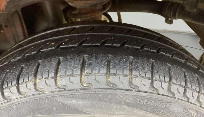 2015 Maruti Alto K10 VXI, Petrol, Manual, 1,09,480 km, Right Front Tyre Tread