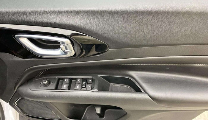 2022 Jeep Compass NIGHT EAGLE (O) 1.4 PETROL DCT, Petrol, Automatic, 47,064 km, Driver Side Door Panels Control
