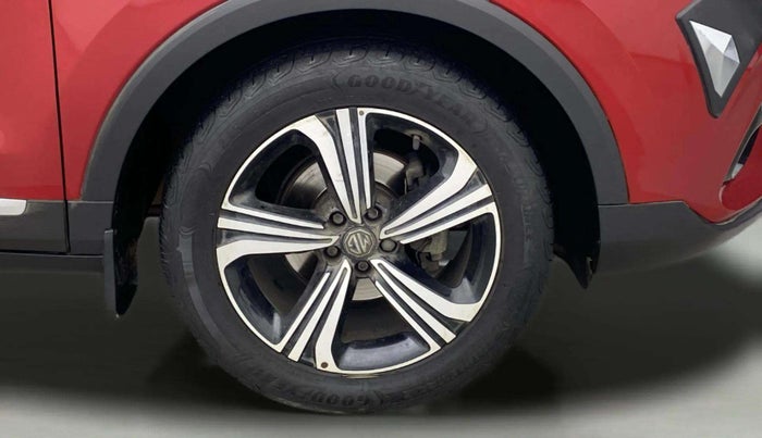 2022 MG ASTOR SAVVY 1.5 CVT, Petrol, Automatic, 44,545 km, Right Front Wheel