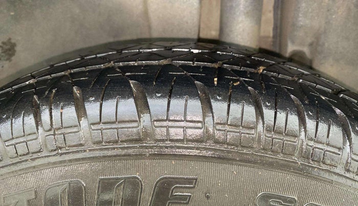 2015 Maruti Swift VDI ABS, Diesel, Manual, 70,779 km, Left Rear Tyre Tread