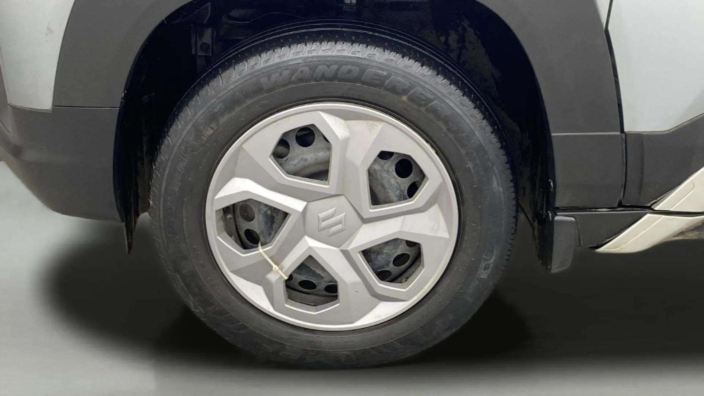 2022 Maruti BREZZA VXI AT SMART HYBRID, Petrol, Automatic, 64,336 km, Left Front Wheel