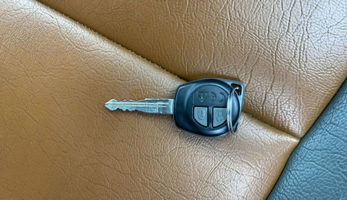 2022 Maruti BREZZA VXI AT SMART HYBRID, Petrol, Automatic, 64,336 km, Key Close Up