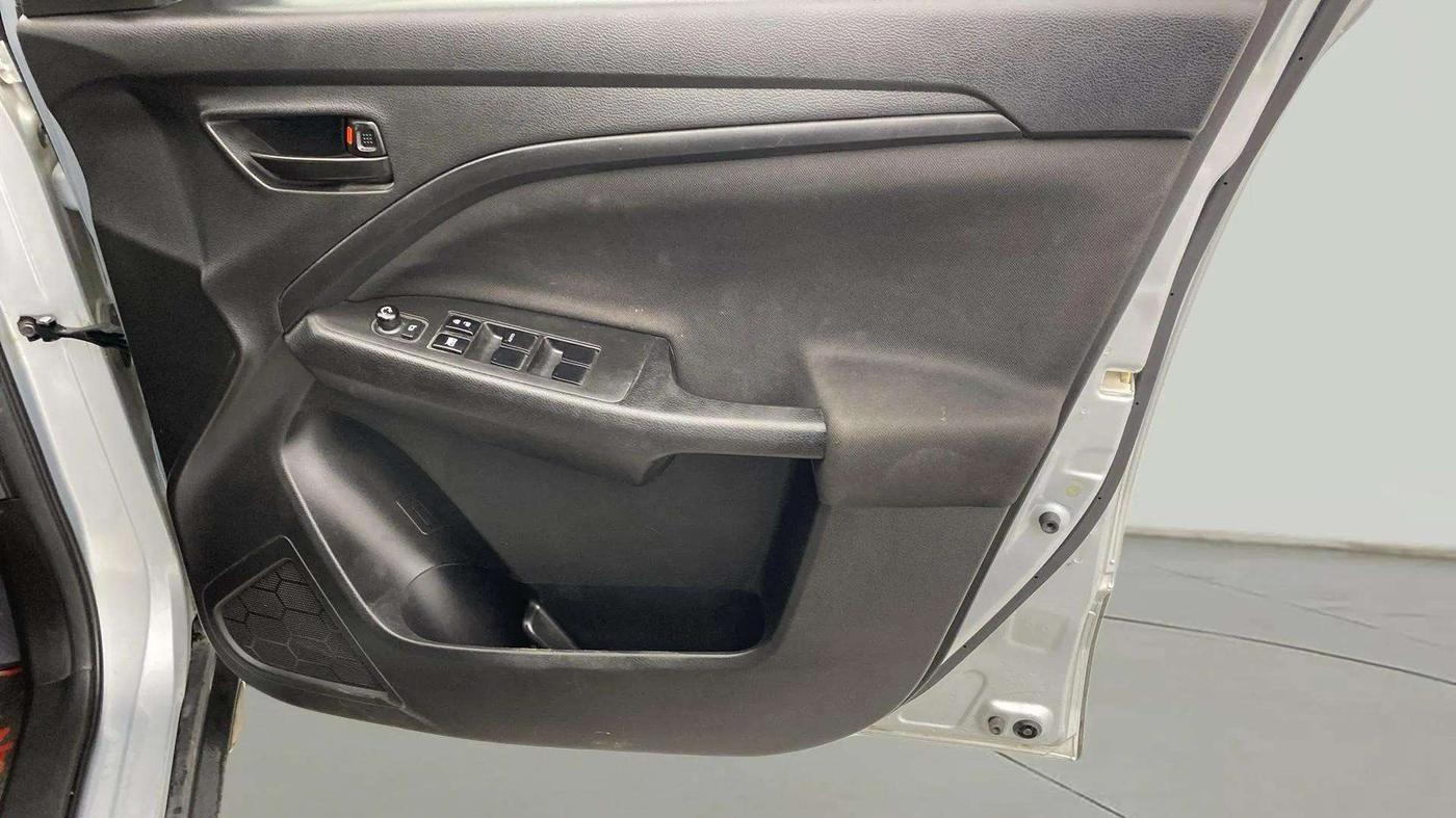2022 Maruti BREZZA VXI AT SMART HYBRID, Petrol, Automatic, 64,336 km, Driver Side Door Panels Control