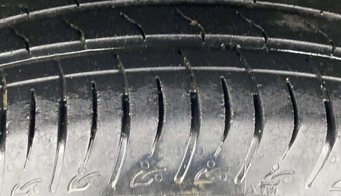 2022 Maruti BREZZA VXI AT SMART HYBRID, Petrol, Automatic, 64,336 km, Right Rear Tyre Tread