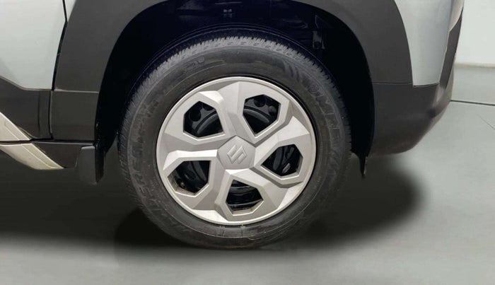 2022 Maruti BREZZA VXI AT SMART HYBRID, Petrol, Automatic, 64,336 km, Right Front Wheel
