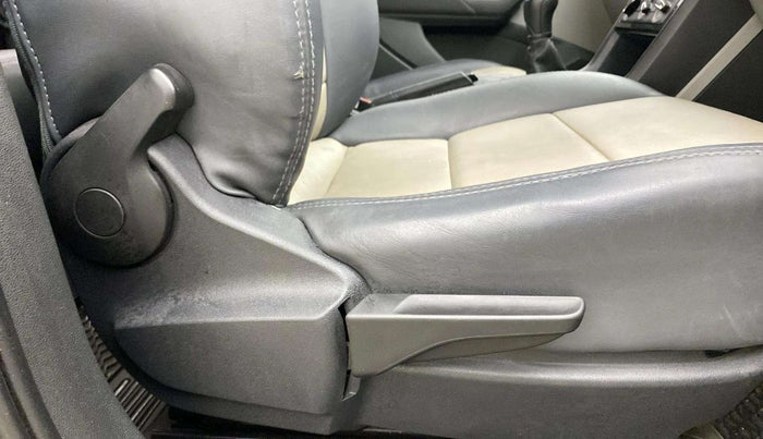 2021 Skoda KUSHAQ ACTIVE 1.0L TSI MT, Petrol, Manual, 54,983 km, Driver Side Adjustment Panel