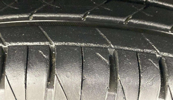 2022 KIA SONET GTX PLUS 1.0 IMT DUAL TONE, Petrol, Manual, 23,729 km, Left Front Tyre Tread