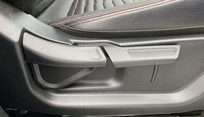 2022 KIA SONET GTX PLUS 1.0 IMT DUAL TONE, Petrol, Manual, 23,729 km, Driver Side Adjustment Panel