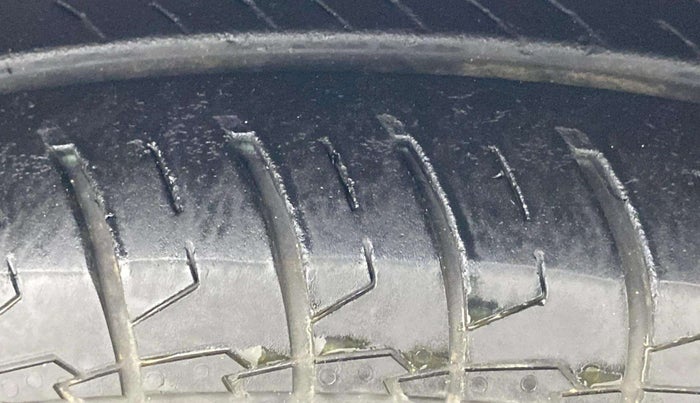 2022 Maruti Swift VXI AMT, Petrol, Automatic, 31,378 km, Right Front Tyre Tread