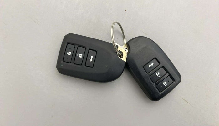 2018 Toyota YARIS V CVT, Petrol, Automatic, 29,977 km, Key Close Up
