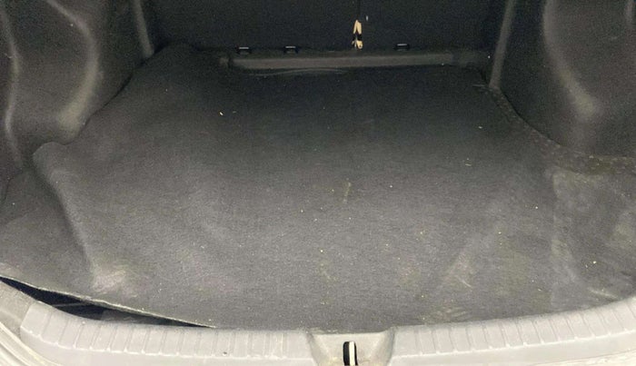2018 Toyota YARIS V CVT, Petrol, Automatic, 29,977 km, Boot Inside