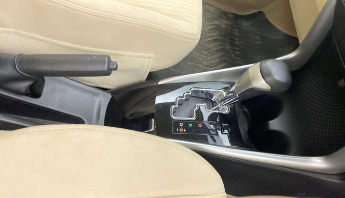 2018 Toyota YARIS V CVT, Petrol, Automatic, 29,977 km, Gear Lever