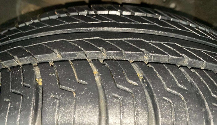 2017 Honda Brio S MT, Petrol, Manual, 56,895 km, Left Front Tyre Tread