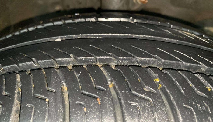 2017 Honda Brio S MT, Petrol, Manual, 56,895 km, Right Front Tyre Tread
