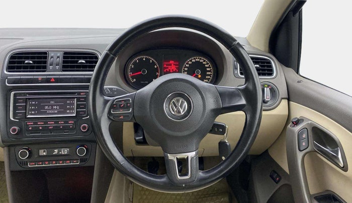 2014 Volkswagen Vento HIGHLINE 1.6 MPI, Petrol, Manual, 61,065 km, Steering Wheel Close Up