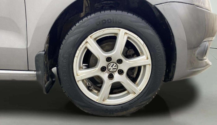 2014 Volkswagen Vento HIGHLINE 1.6 MPI, Petrol, Manual, 61,065 km, Right Front Wheel
