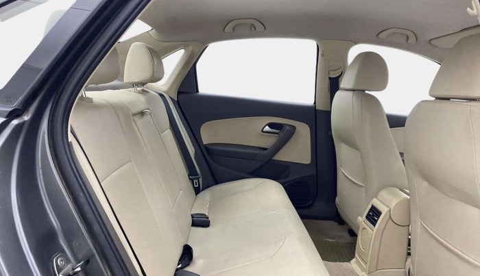 2014 Volkswagen Vento HIGHLINE 1.6 MPI, Petrol, Manual, 61,065 km, Right Side Rear Door Cabin