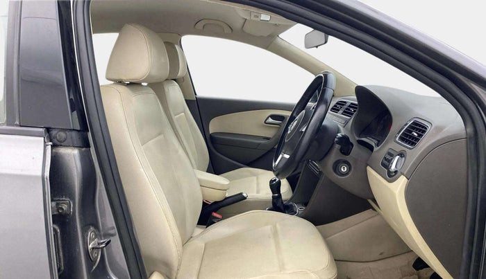 2014 Volkswagen Vento HIGHLINE 1.6 MPI, Petrol, Manual, 61,065 km, Right Side Front Door Cabin
