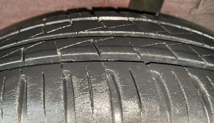2022 Renault Kwid RXT 1.0 AMT, Petrol, Automatic, 11,633 km, Left Rear Tyre Tread