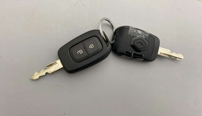 2022 Renault Kwid RXT 1.0 AMT, Petrol, Automatic, 11,633 km, Parking Camera