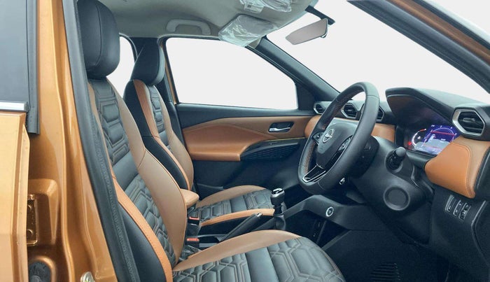 2024 Nissan MAGNITE Tekna Plus B4D 1.0 Petrol MT Dual Tone, Petrol, Manual, 2,263 km, Right Side Front Door Cabin