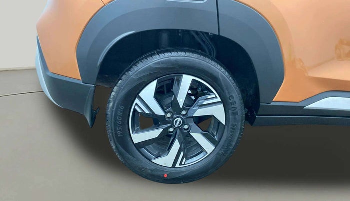 2024 Nissan MAGNITE Tekna Plus B4D 1.0 Petrol MT Dual Tone, Petrol, Manual, 2,263 km, Right Rear Wheel
