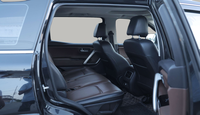 2023 Mahindra SCORPIO-N Z8 L DIESEL MT 2WD 7 STR, Diesel, Manual, 79,734 km, Right Side Rear Door Cabin