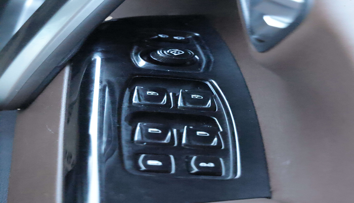 2023 Mahindra SCORPIO-N Z8 L DIESEL MT 2WD 7 STR, Diesel, Manual, 79,734 km, Driver Side Door Panels Control