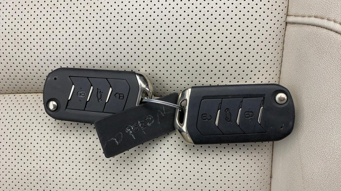 2022 Mahindra XUV700 AX 7 LUXURY D AT 7 STR, Diesel, Automatic, 1,234 km, Key Close Up