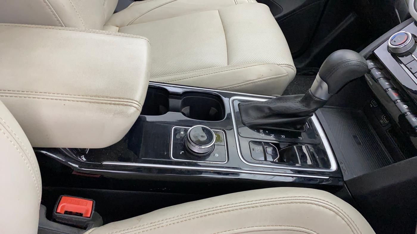 2022 Mahindra XUV700 AX 7 LUXURY D AT 7 STR, Diesel, Automatic, 1,234 km, Gear Lever