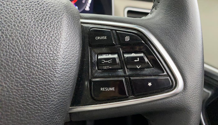 2022 Mahindra XUV700 AX 7 LUXURY D AT 7 STR, Diesel, Automatic, 30,189 km, Adaptive Cruise Control