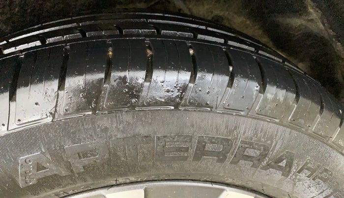 2022 Mahindra XUV700 AX 7 LUXURY D AT 7 STR, Diesel, Automatic, 30,189 km, Right Rear Tyre Tread