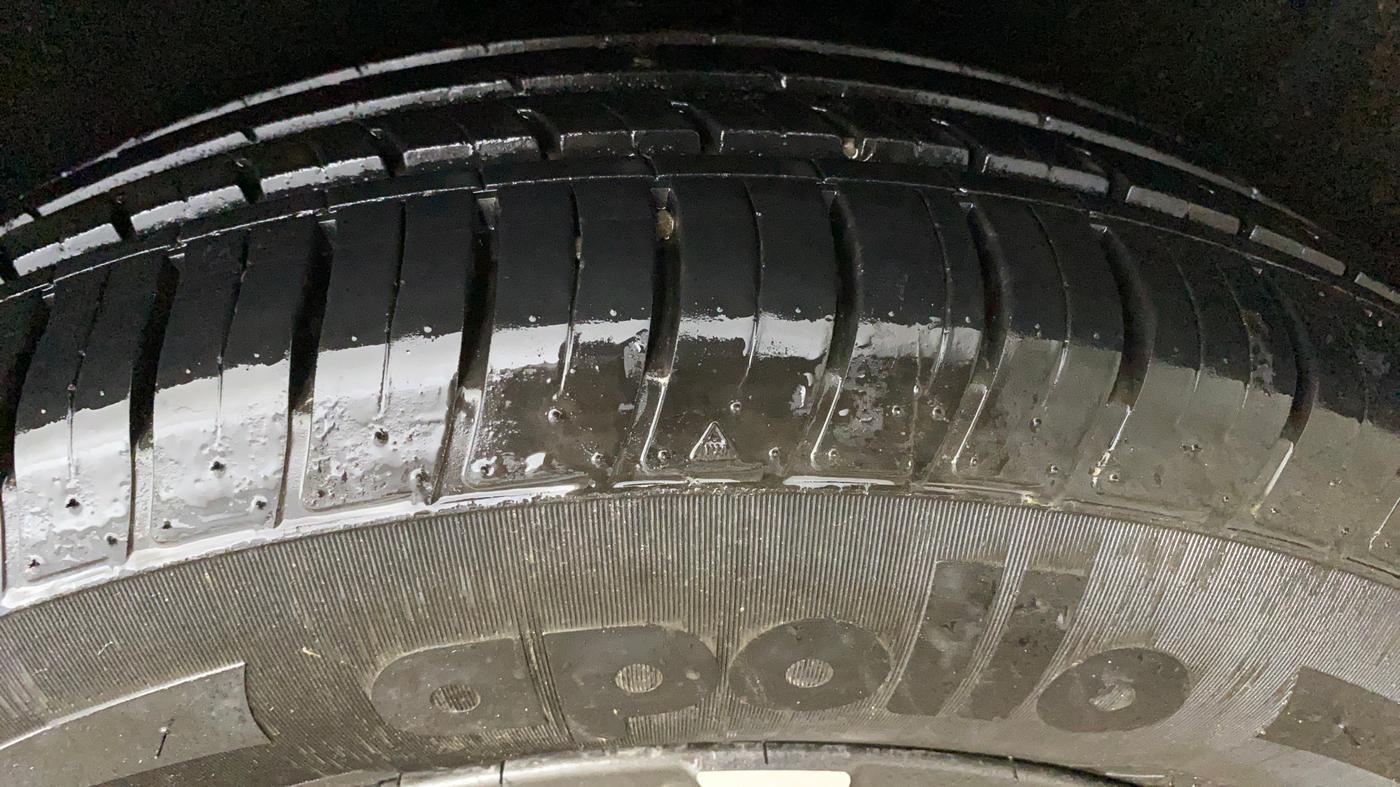 2022 Mahindra XUV700 AX 7 LUXURY D AT 7 STR, Diesel, Automatic, 1,234 km, Left Rear Tyre Tread