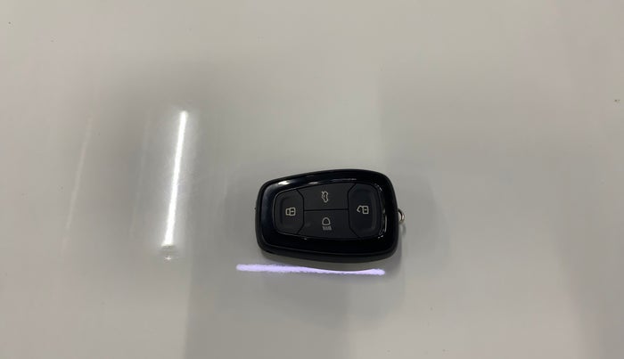 2022 Tata PUNCH ACCOMPLISHED MT, Petrol, Manual, 33,712 km, Key Close Up