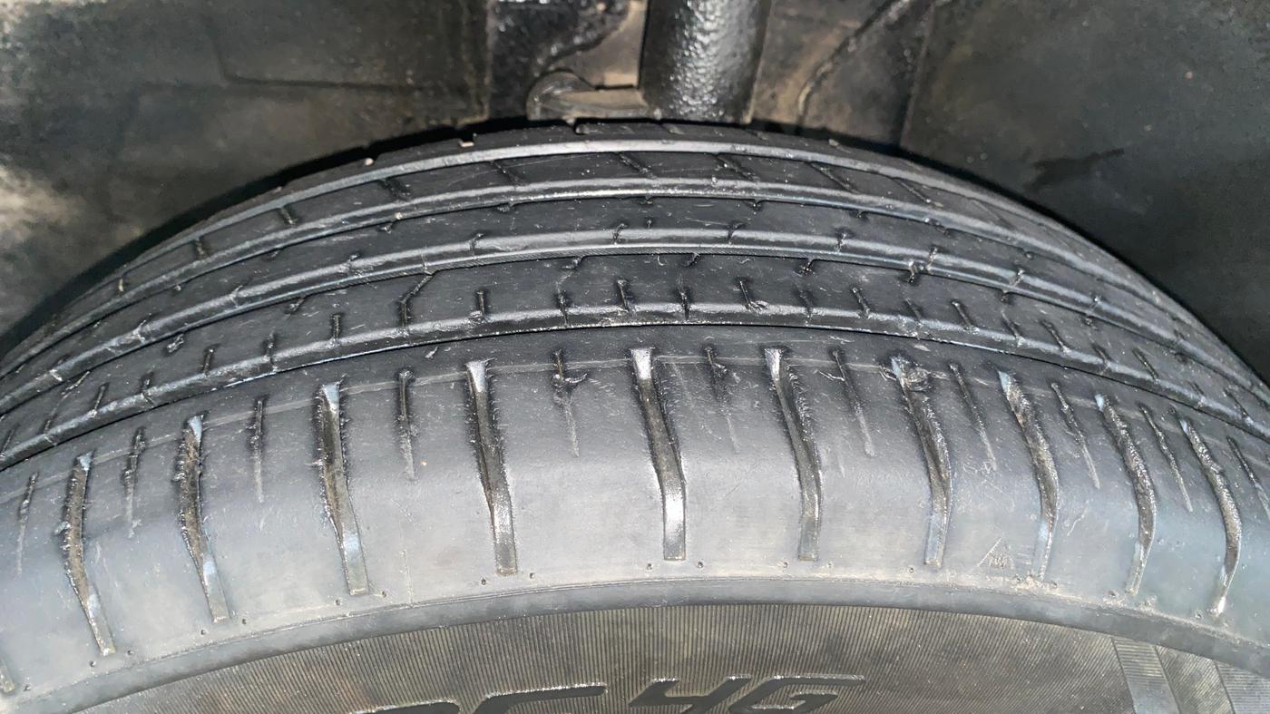 2022 Tata PUNCH ACCOMPLISHED MT, Petrol, Manual, 33,838 km, Left Front Tyre Tread