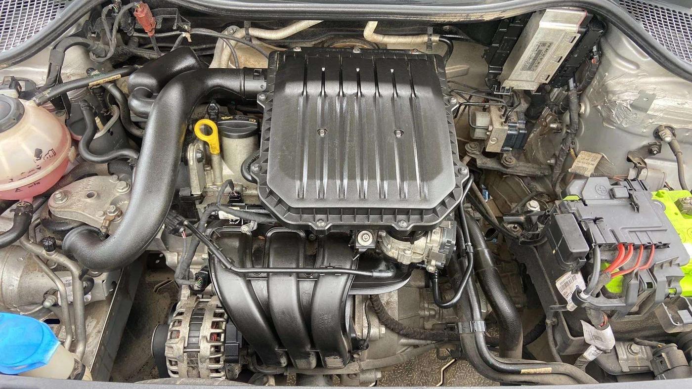2020 Volkswagen Polo TRENDLINE 1.0L, Petrol, Manual, 73,696 km, Open Bonet