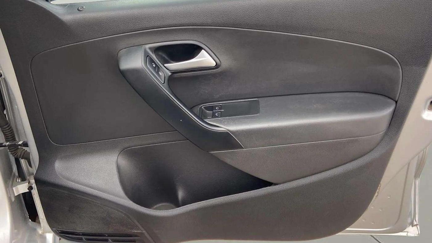 2020 Volkswagen Polo TRENDLINE 1.0L, Petrol, Manual, 73,696 km, Driver Side Door Panels Control