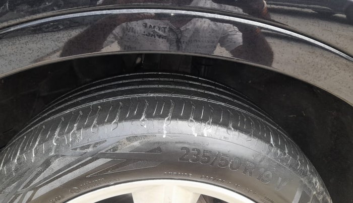 2018 Audi Q7 45 TDI PREMIUM, Diesel, Automatic, 1,02,720 km, Right Rear Tyre Tread