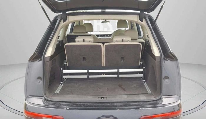 2018 Audi Q7 45 TDI PREMIUM, Diesel, Automatic, 1,02,720 km, Boot Inside