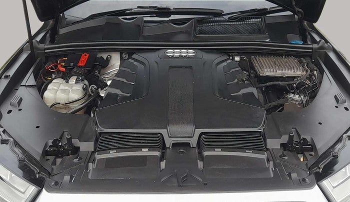 2018 Audi Q7 45 TDI PREMIUM, Diesel, Automatic, 1,02,720 km, Engine View