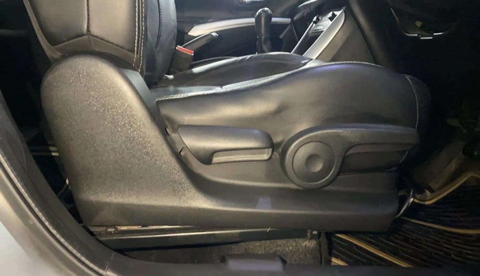 2017 Maruti S Cross ALPHA 1.3, Diesel, Manual, 97,171 km, Driver Side Adjustment Panel