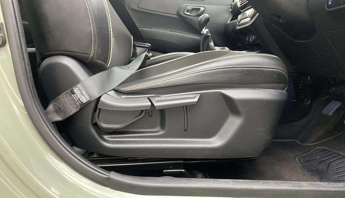 2023 Hyundai EXTER SX (O) CONNECT, Petrol, Manual, 15,462 km, Driver Side Adjustment Panel