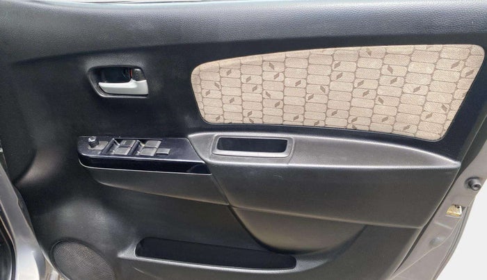 2017 Maruti Wagon R 1.0 VXI, Petrol, Manual, 34,661 km, Driver Side Door Panels Control