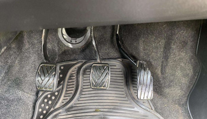 2017 Maruti Wagon R 1.0 VXI, Petrol, Manual, 34,661 km, Pedals