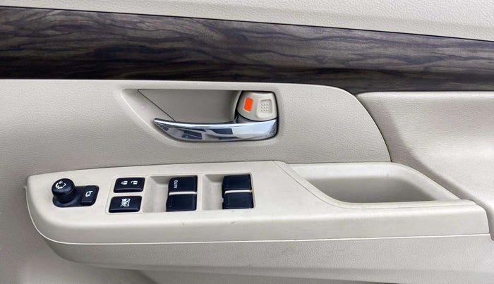 2020 Maruti Ertiga ZXI+ SHVS, Petrol, Manual, 28,330 km, Driver Side Door Panels Control