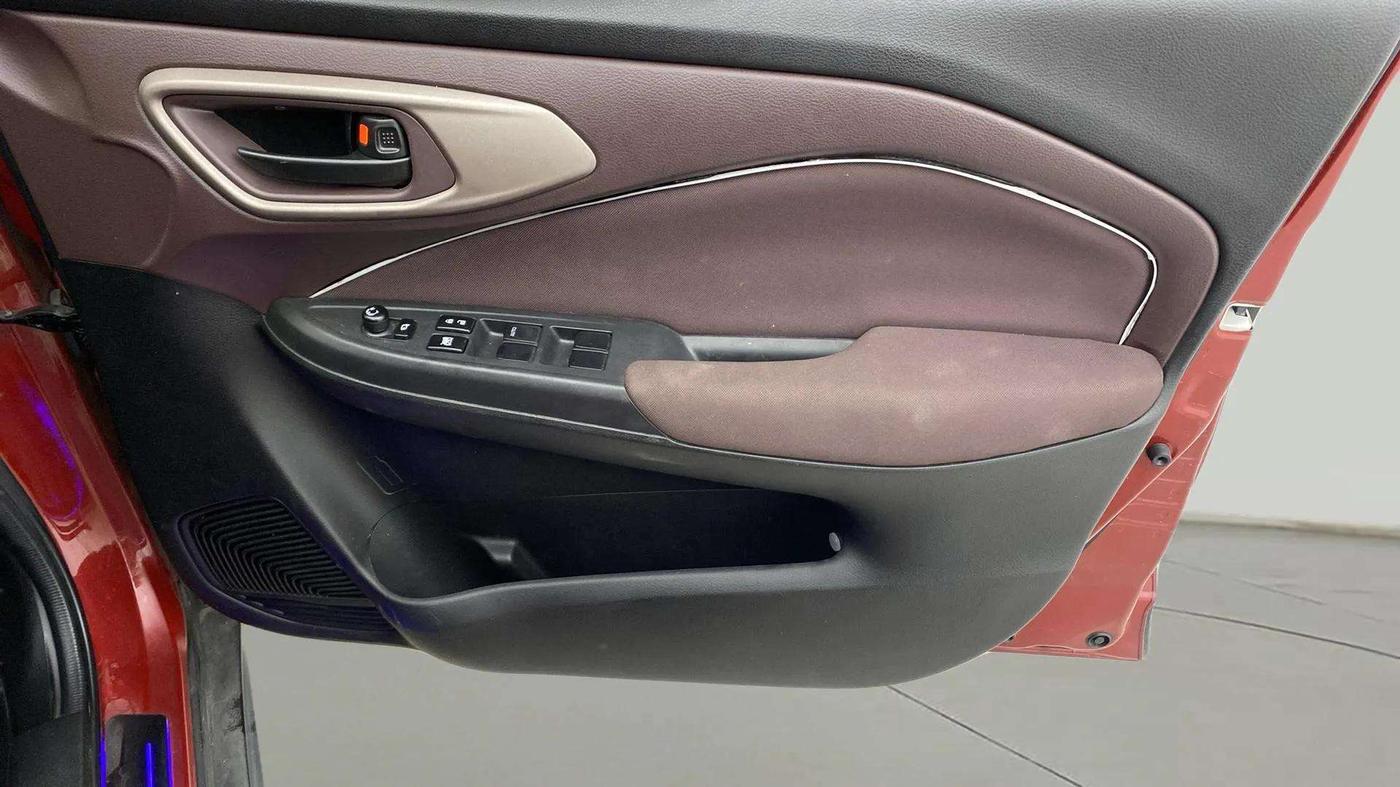 2024 Maruti FRONX DELTA PLUS 1.2MT, Petrol, Manual, 17,107 km, Driver Side Door Panels Control