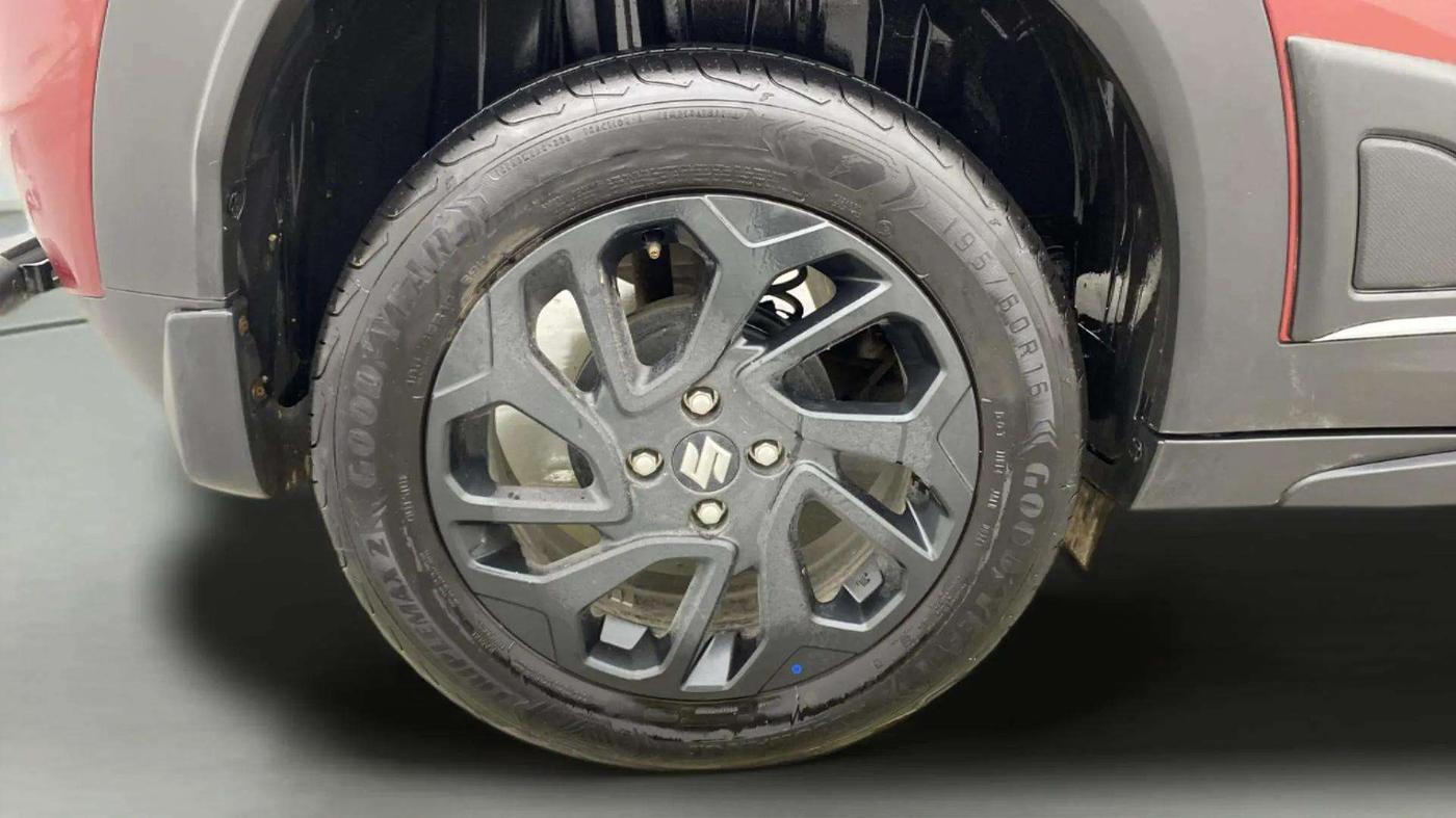 2024 Maruti FRONX DELTA PLUS 1.2MT, Petrol, Manual, 17,107 km, Right Rear Wheel