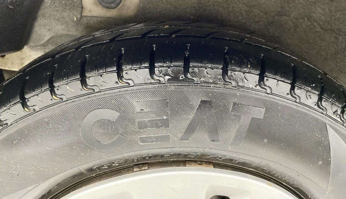 2012 Hyundai i10 MAGNA 1.2, CNG, Manual, 85,013 km, Right Rear Tyre Tread