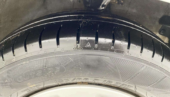 2012 Hyundai i10 MAGNA 1.2, CNG, Manual, 85,013 km, Right Front Tyre Tread