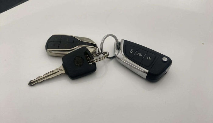 2022 Nissan MAGNITE XE, Petrol, Manual, 43,040 km, Key Close Up